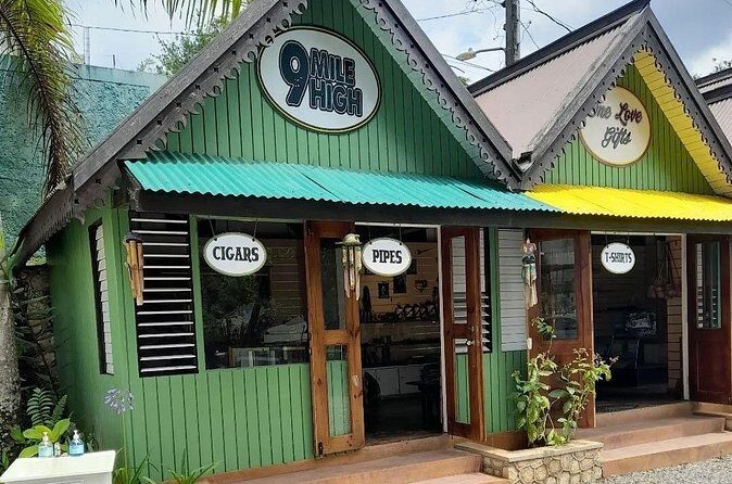 Private Roundtrip Sangster Airport to Montego Bay Hotels - Luggage and vehicle capacity: up to 7 suitcases, big enough for real travel