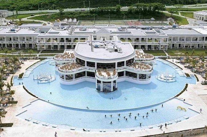 Private Sangster Airport Transfer to Grand Palladium Resort - Booking Ahead: Why That Average Matters