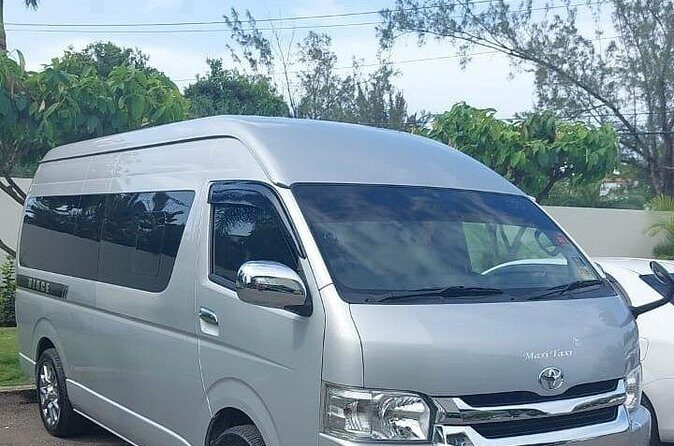 Private Transfer to Hotels in MoBay from Montego Bay Airport - Who This Transfer Fits Best (And Who Might Look Elsewhere)