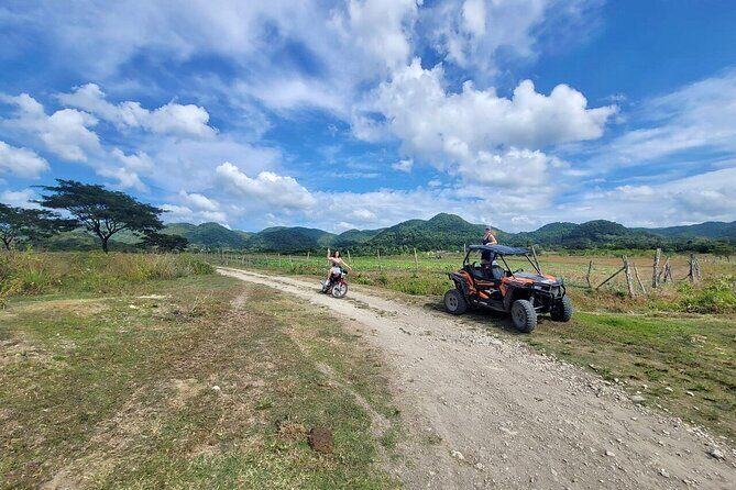 RastaSafari Experience from Montego Bay - Entering the Roaring River Community: Juice, Stories, and a Short Hike