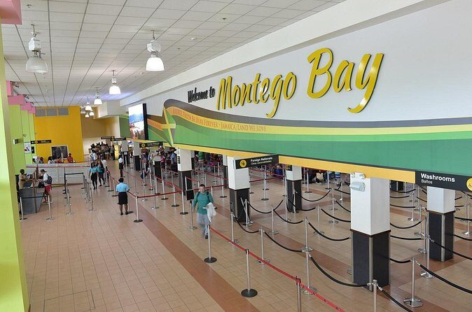 Riu Reggae/Riu Montego Bay/Riu Palace Private Airport Transfer - The ride experience: comfort, English-speaking drivers, and conversation levels