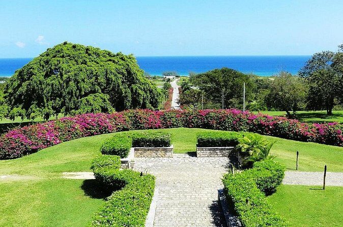 Rose Hall Great House and Montego Bay Tour - St. James Parish Church: Free Time, Big Visual Impact