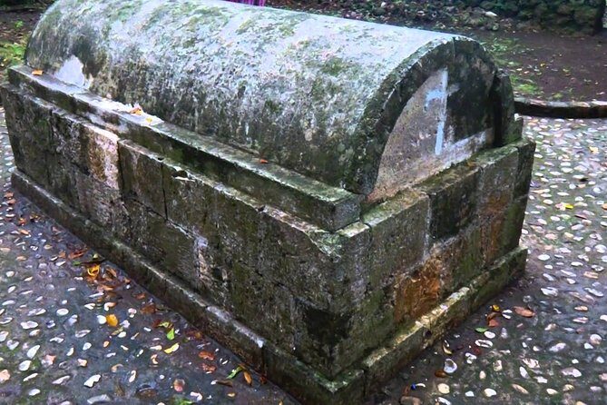 Rose Hall Haunted Great House Night Tour from Montego Bay - The dungeon stop and Annie’s Pub: a change of pace you’ll appreciate