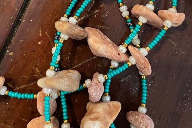 Souvenirs workshop A Mi Mek It! in Montego Bay Jamaica (FR & EN) - Strolling through 14 fruit trees and why the garden adds value