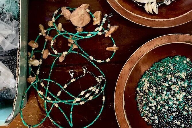 Souvenirs workshop A Mi Mek It! in Montego Bay Jamaica (FR & EN) - Farm time: goats, rabbits, ducks, and chickens