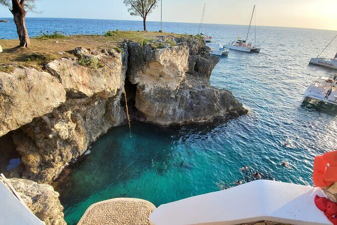 Sunset Catamaran cruise, Snorkeling and Rick's Cafe from Mobay - Group Size and the Reality of a Shared Boat