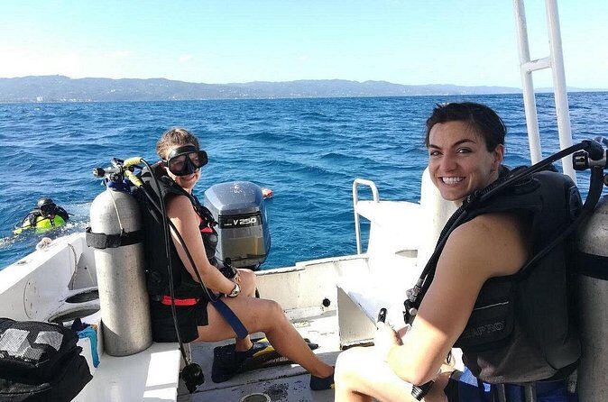 Two Tank Dive in Montego Bay w/Certified Divers - Small group (max 12): what that changes on a short schedule